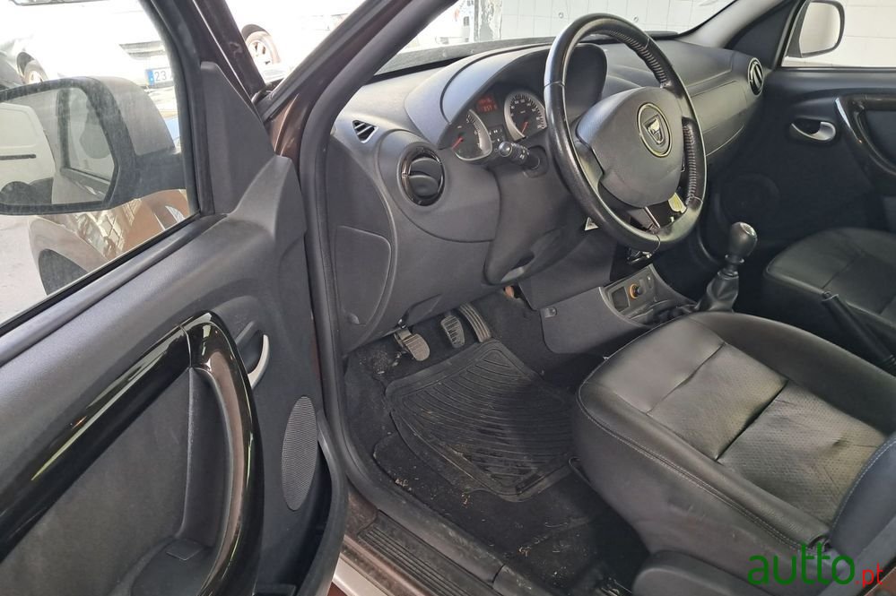 2011' Dacia Duster photo #3