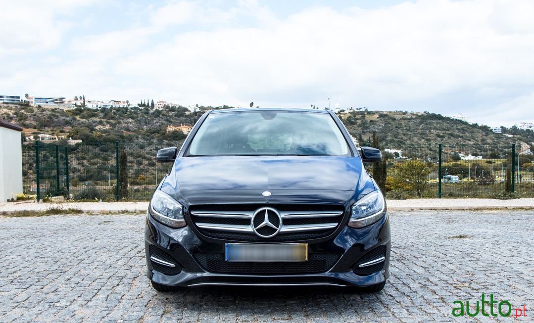 2015' Mercedes-Benz B-180 photo #2