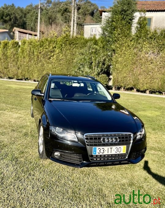 2010' Audi A4 Avant photo #2