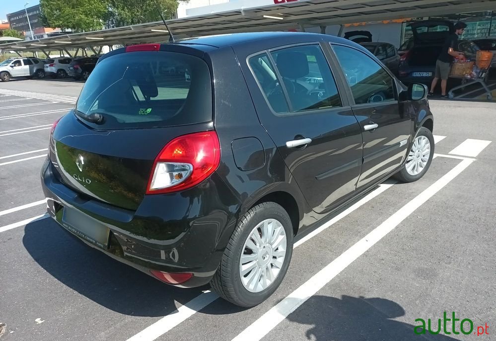 2009' Renault Clio photo #2