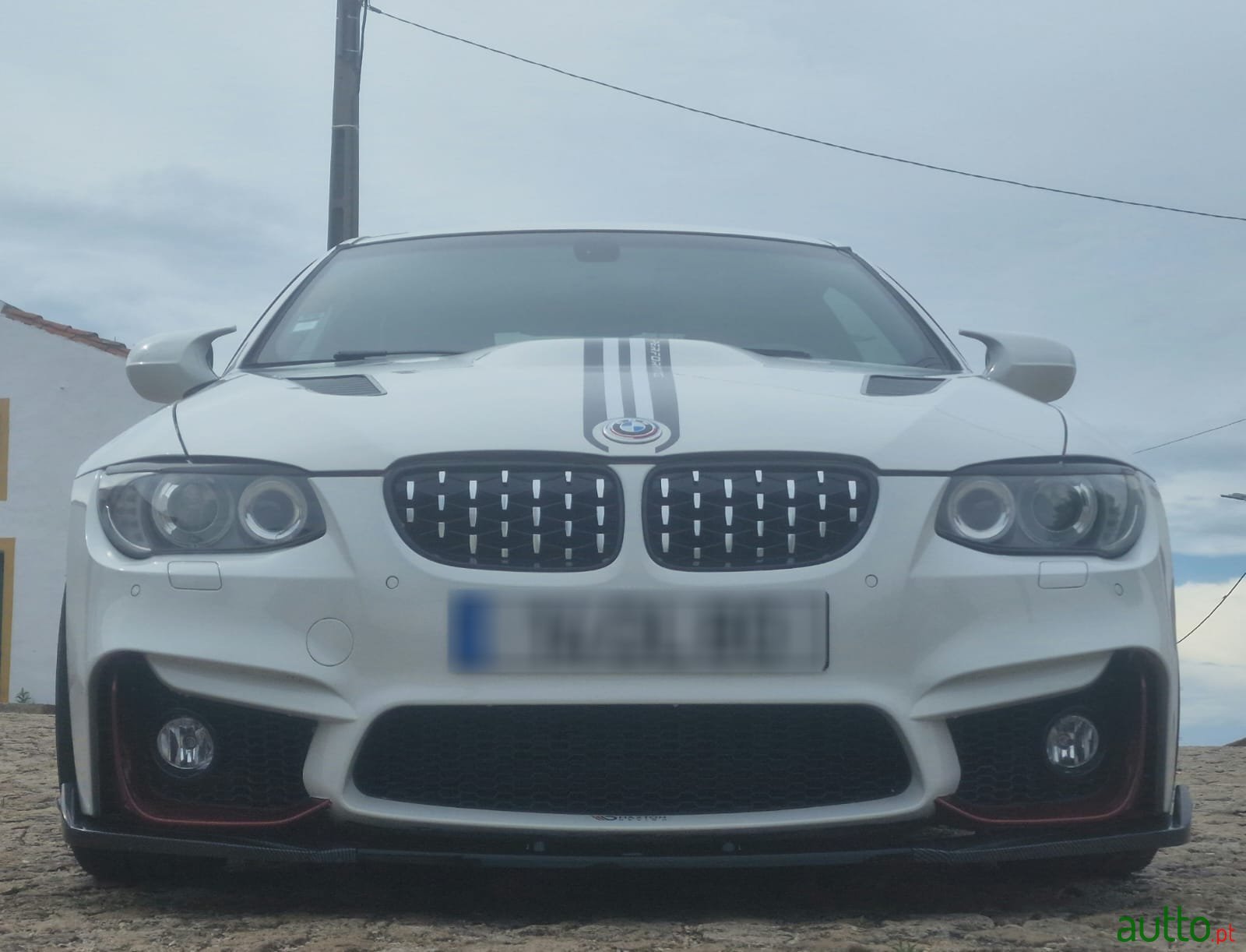 2010' BMW 320 photo #1