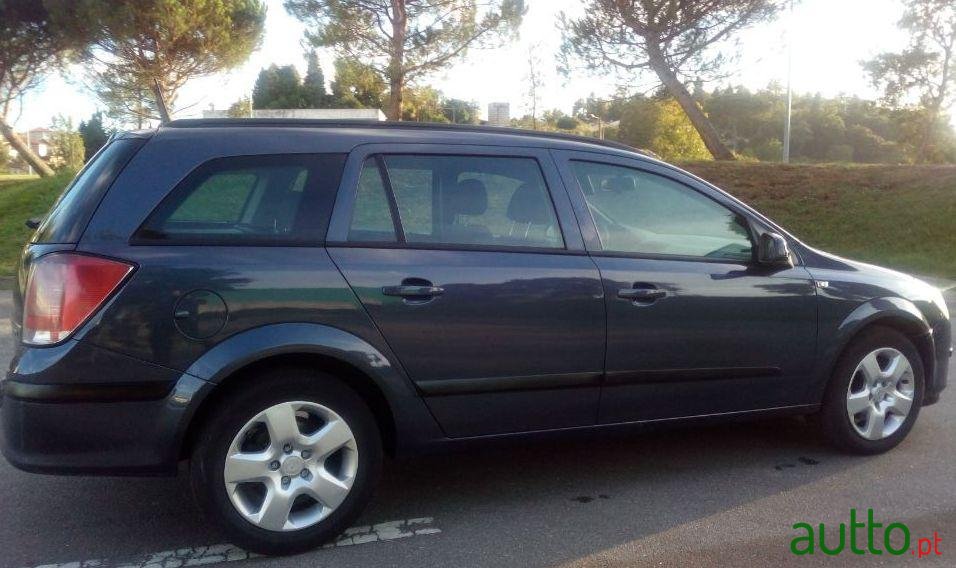 2006' Opel Astra Caravan photo #3