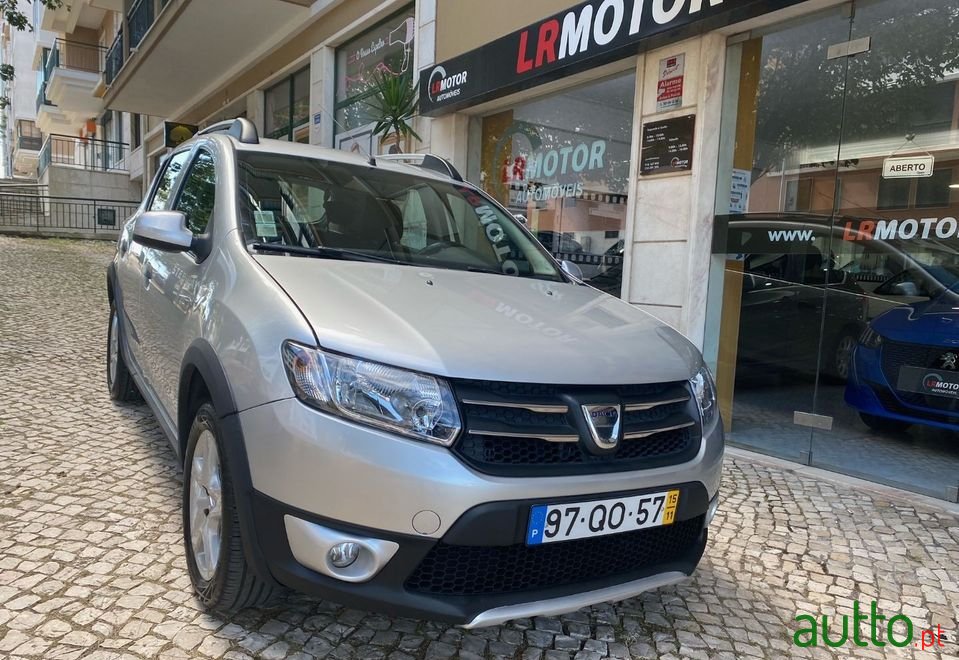 2015' Dacia Sandero photo #2