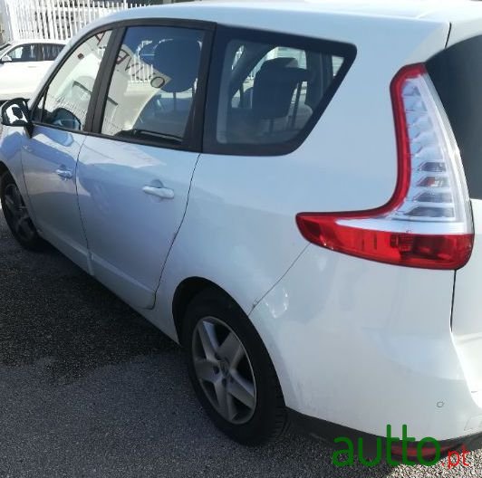 2013' Renault Grand Scenic photo #2