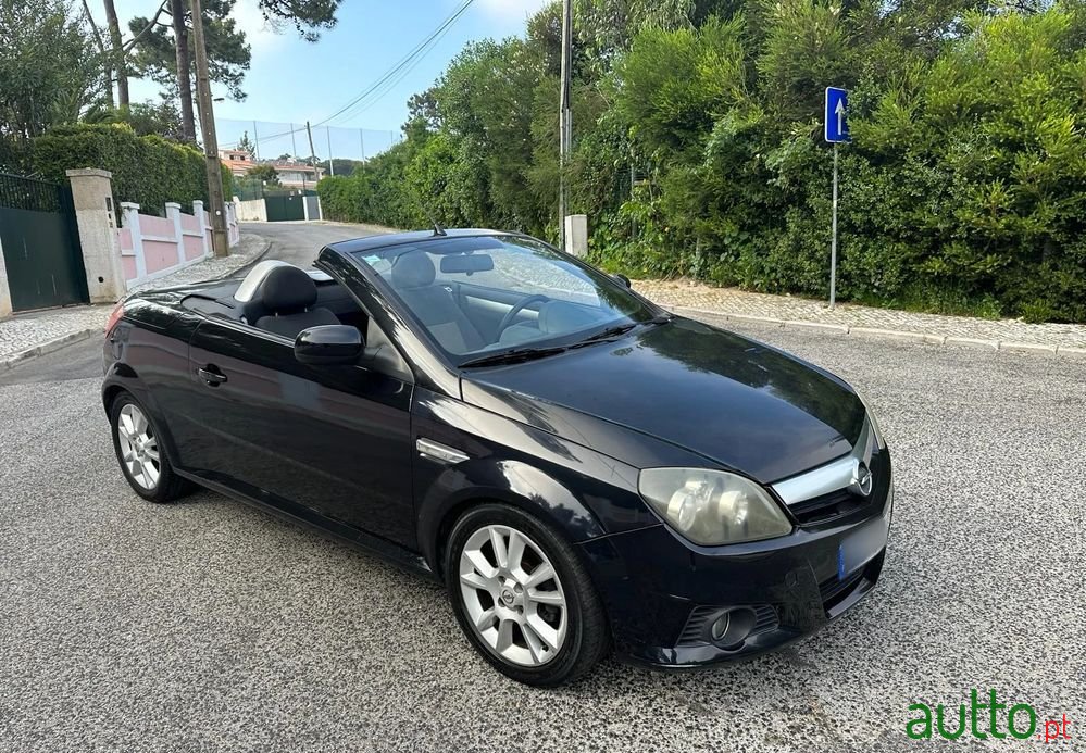 2005' Opel Tigra Twintop 1.3 Cdti photo #2