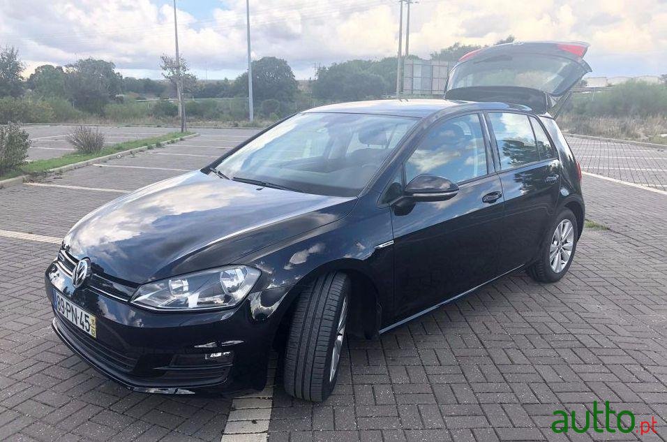 2015' Volkswagen Golf photo #2