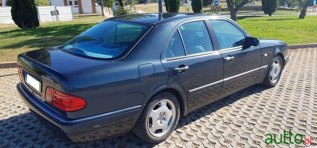 1999' Mercedes-Benz E-300 Avantgarde photo #2