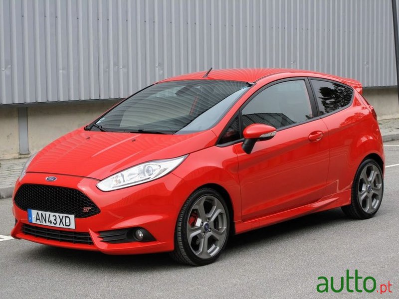 2013' Ford Fiesta photo #1