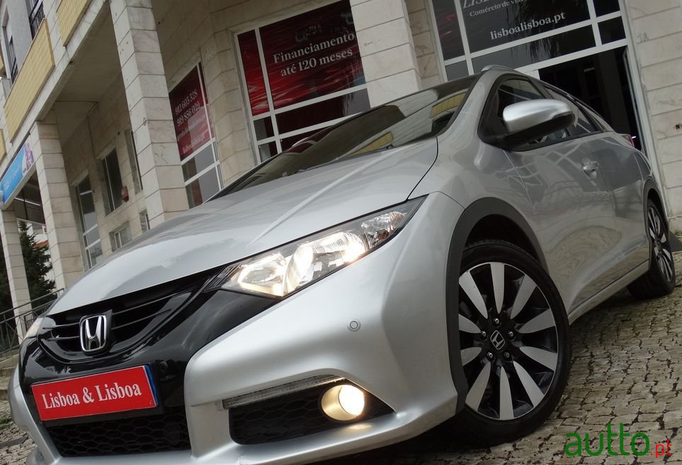 2014' Honda Civic Tourer photo #1