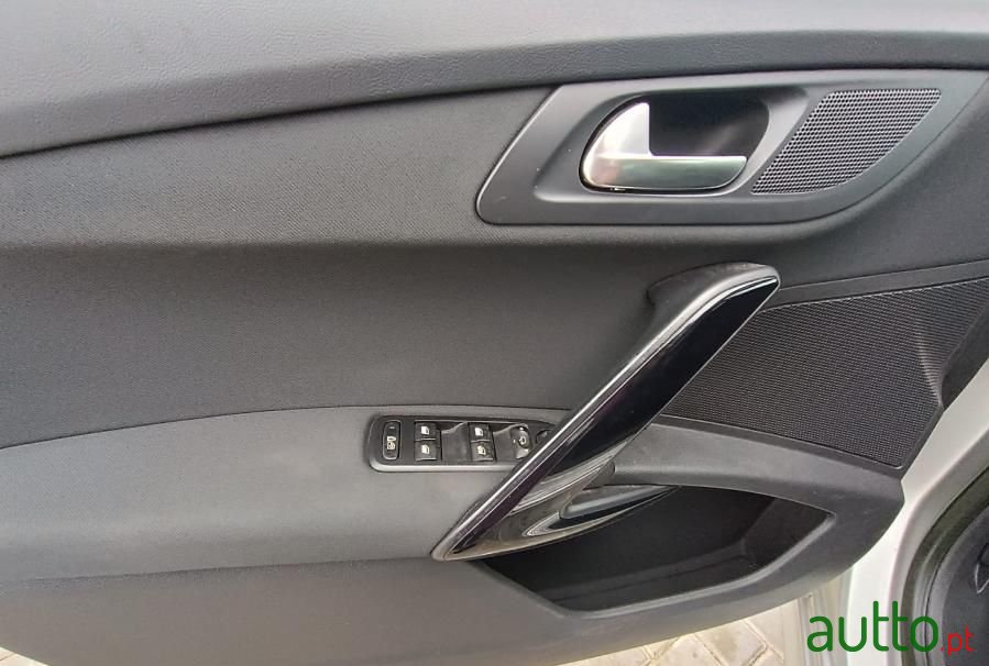 2011' Peugeot 508 Sw photo #5