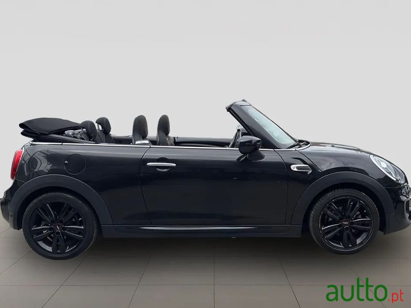 2020' MINI Cooper Auto photo #3