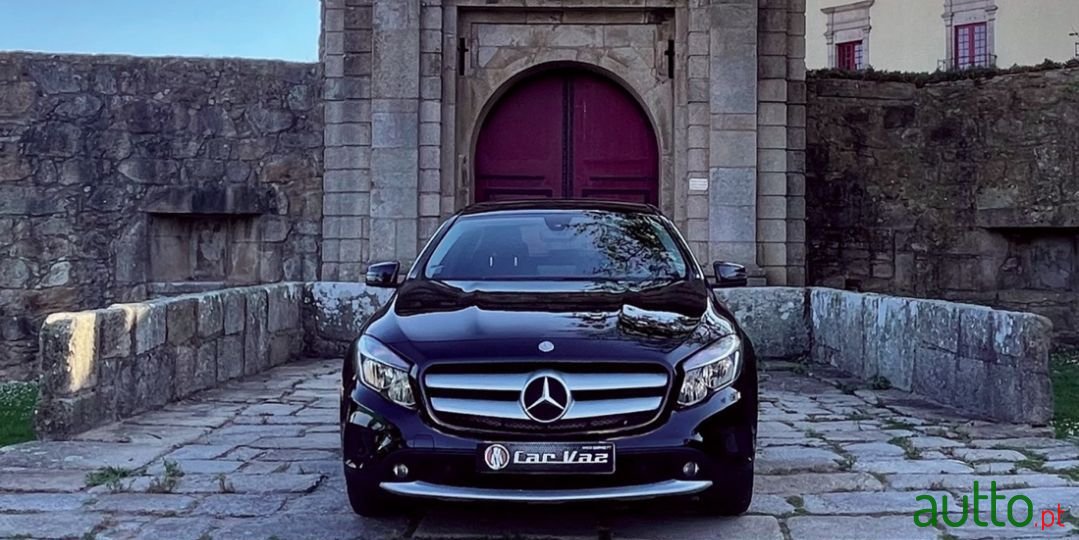 2017' Mercedes-Benz Gla-180 photo #2