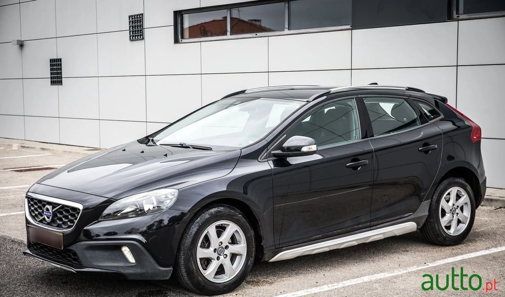 2015' Volvo V40 Cross Country photo #5