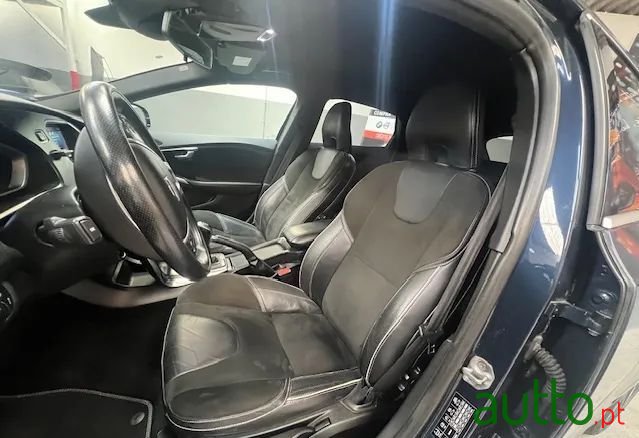 2015' Volvo V40 photo #6