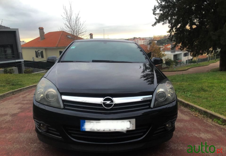 2005' Opel Astra Gtc photo #2