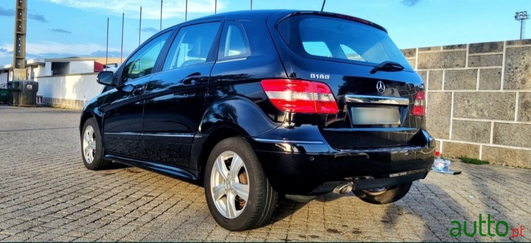2010' Mercedes-Benz B 180 photo #4