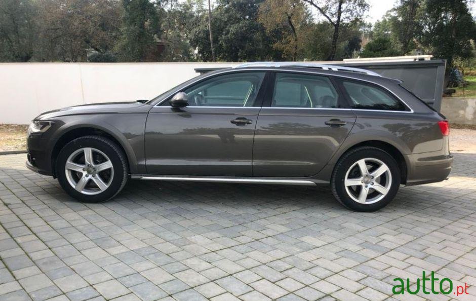 2011' Audi A6 Allroad photo #1