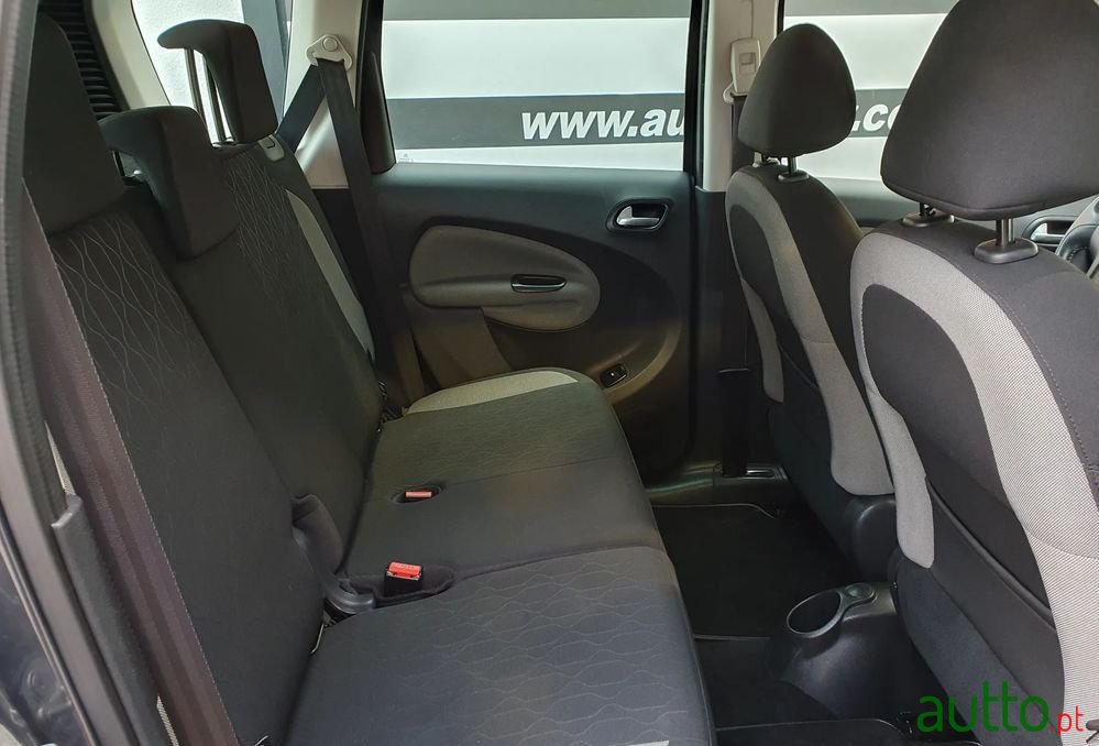 2014' Citroen C3 Picasso photo #5