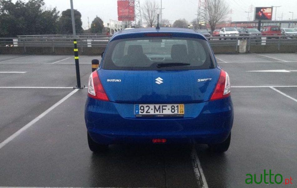 2011' Suzuki Swift Glx photo #3