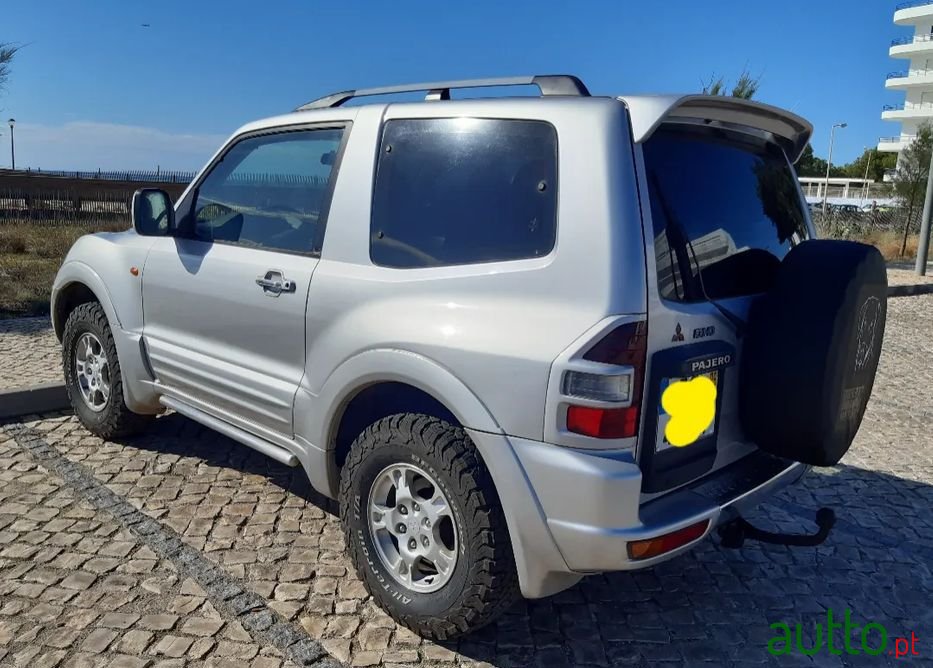 2000' Mitsubishi Pajero photo #1