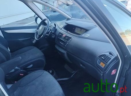 2013' Citroen C4 Grand Picasso photo #6