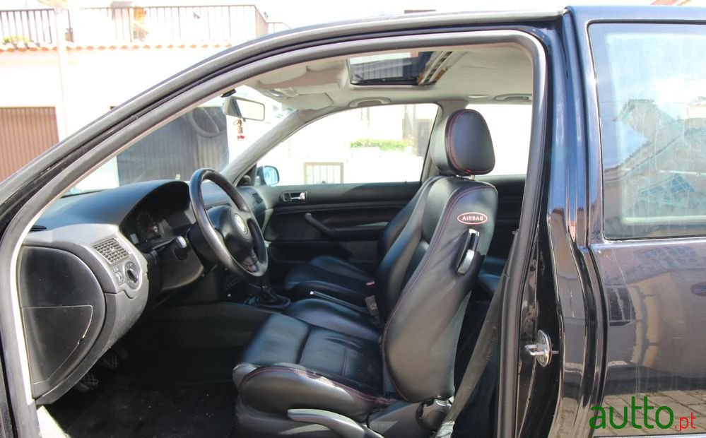 2000' Volkswagen Golf photo #5