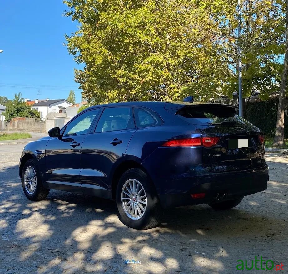 2016' Jaguar F-Pace photo #6