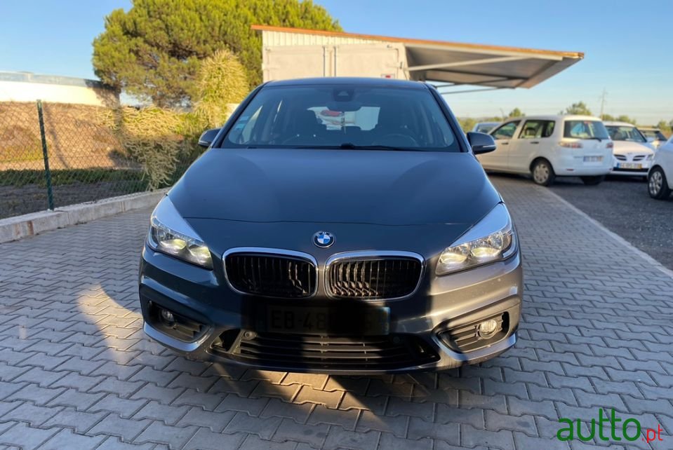 2017' BMW 218 Gran Tourer photo #3