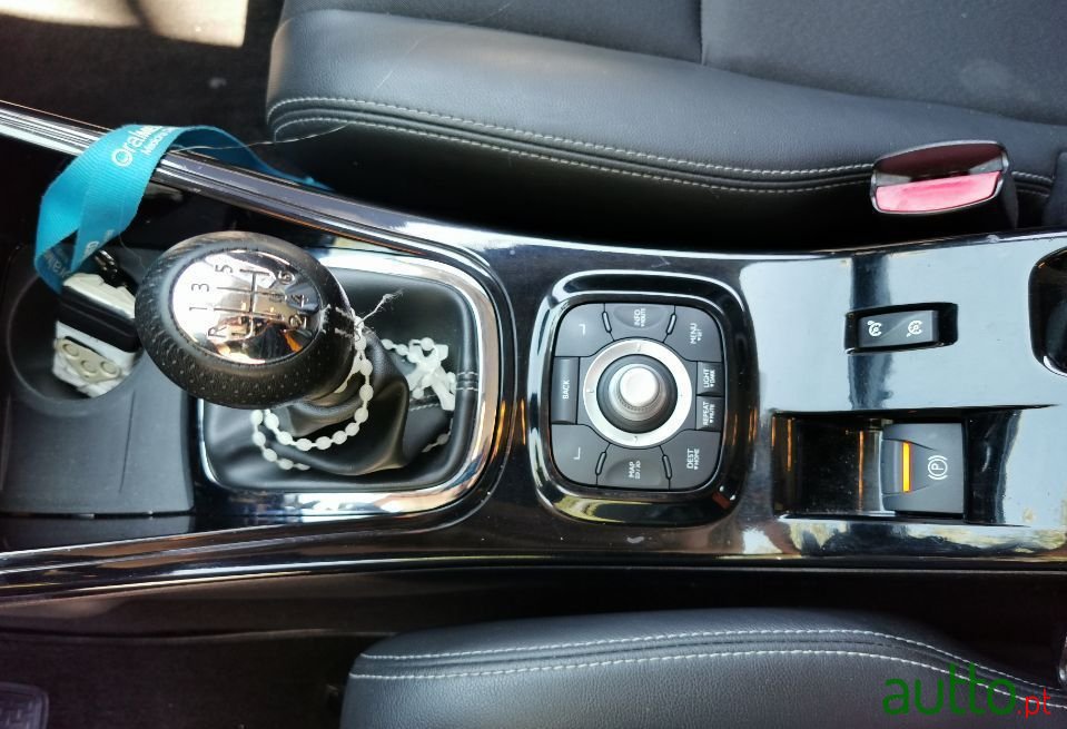 2013' Renault Megane Sport Tourer photo #3