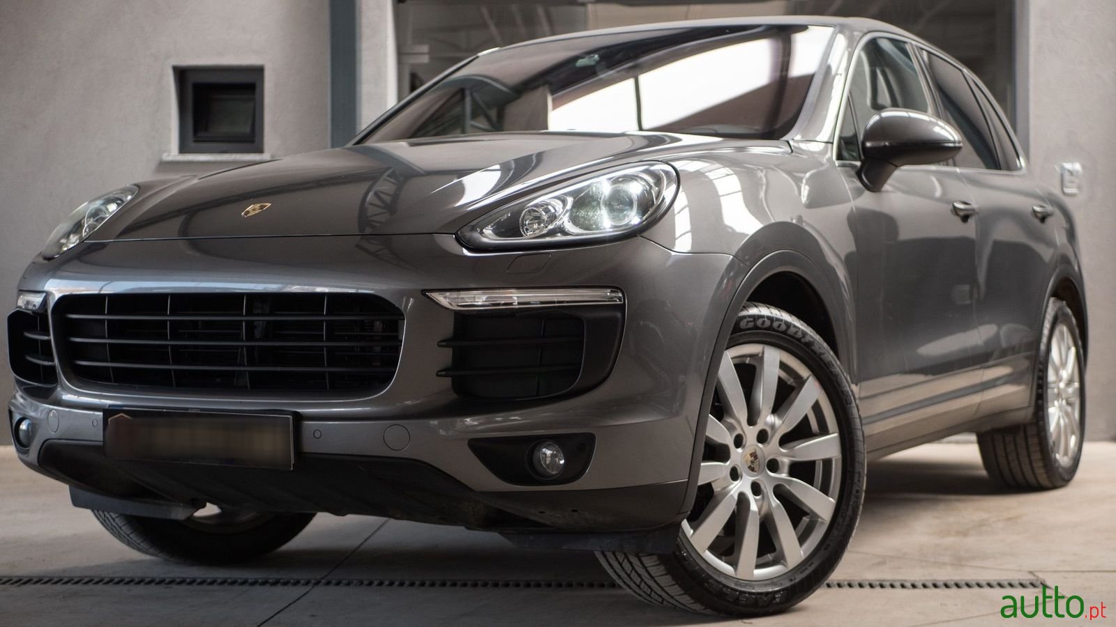 2015' Porsche Cayenne photo #2