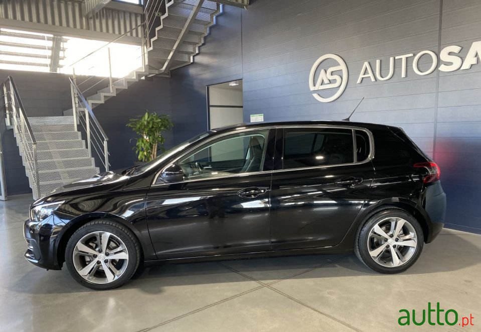 2019' Peugeot 308 photo #2