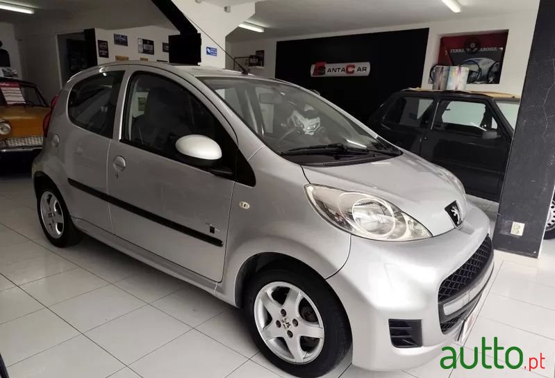 2011' Peugeot 107 photo #1