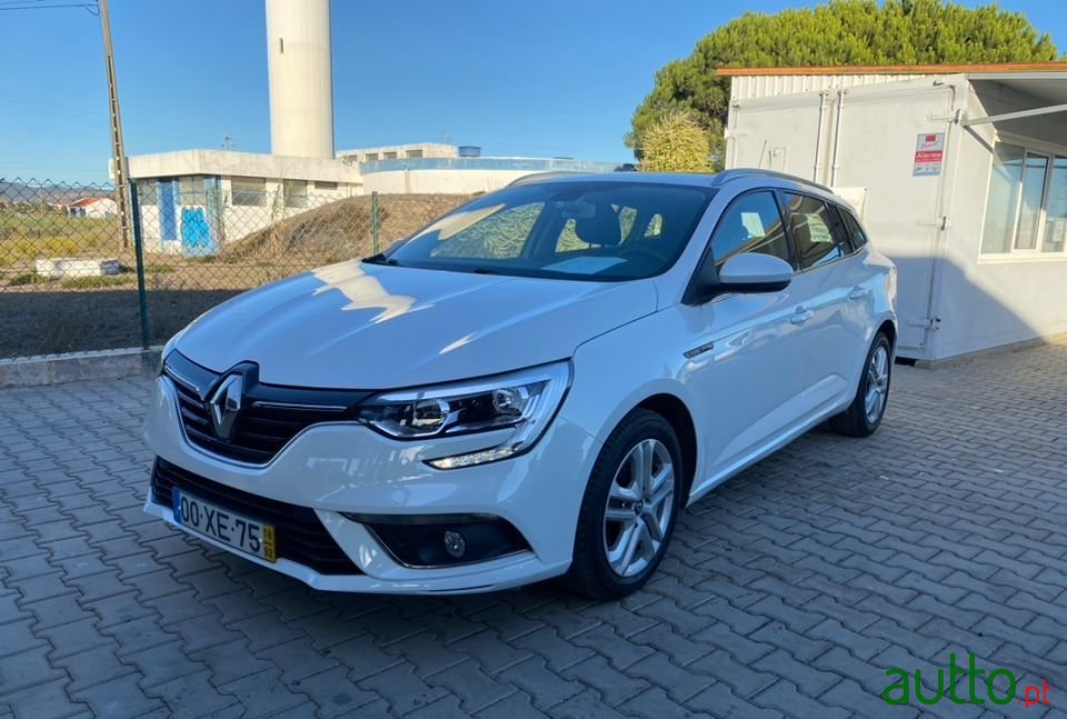 2018' Renault Megane Sport Tourer photo #1