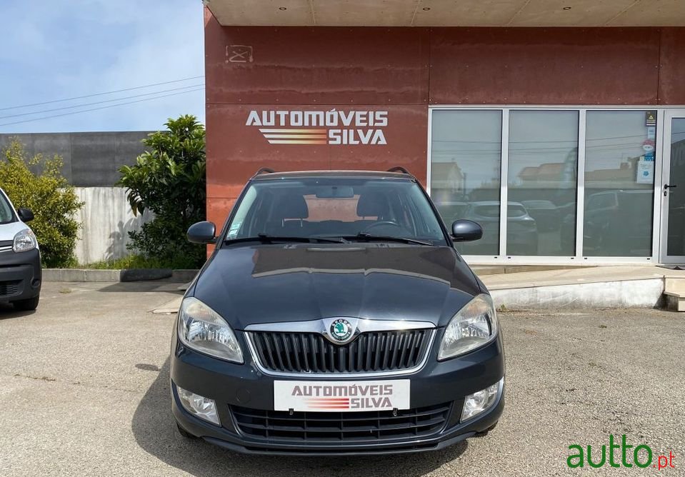 2012' Skoda Fabia Break photo #2