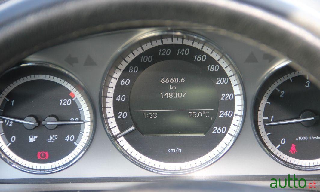 2009' Mercedes-Benz C-250 photo #5