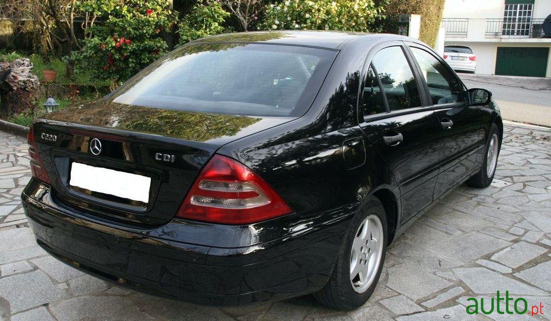 2002' Mercedes-Benz 220 photo #3