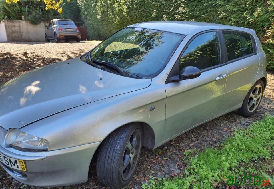 2001' Alfa Romeo 147 photo #2
