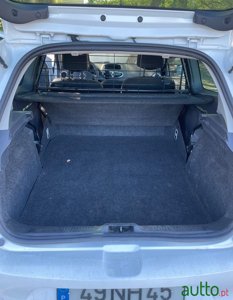 2012' Renault Clio photo #1