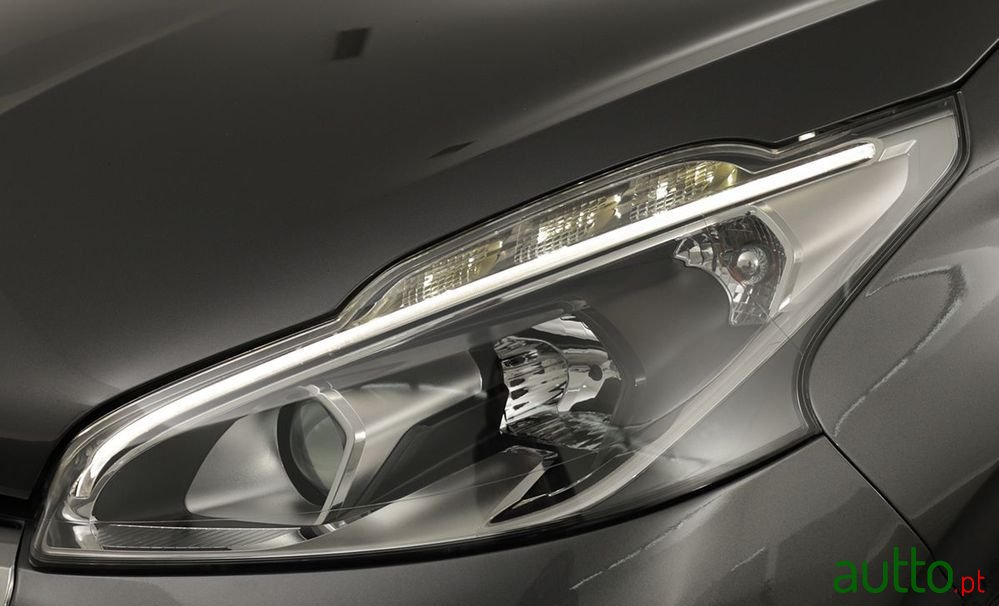 2018' Peugeot 208 1.2 Puretech Active photo #5