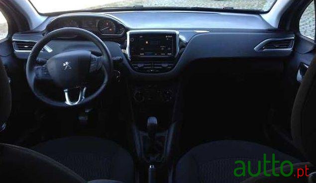 2018' Peugeot 208 1.2 Puretech Style photo #1