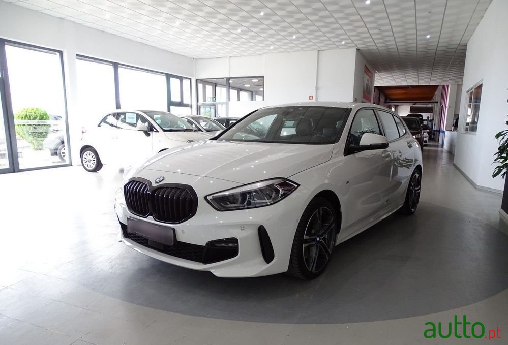 2021' BMW 116 D Pack M Auto photo #3