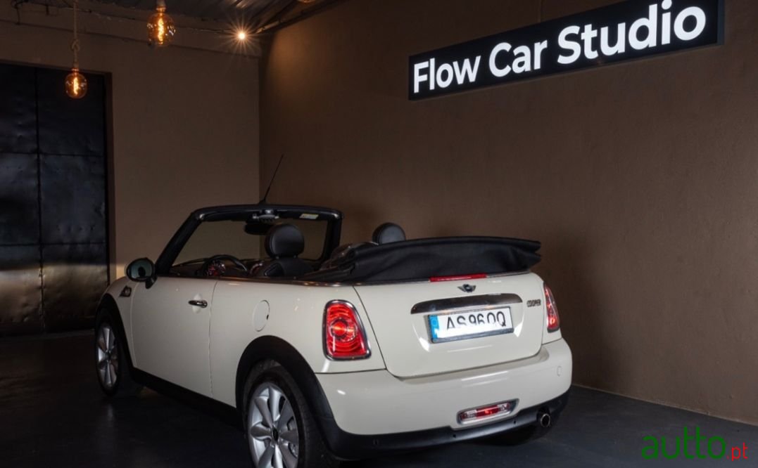 2014' MINI Cabrio photo #4