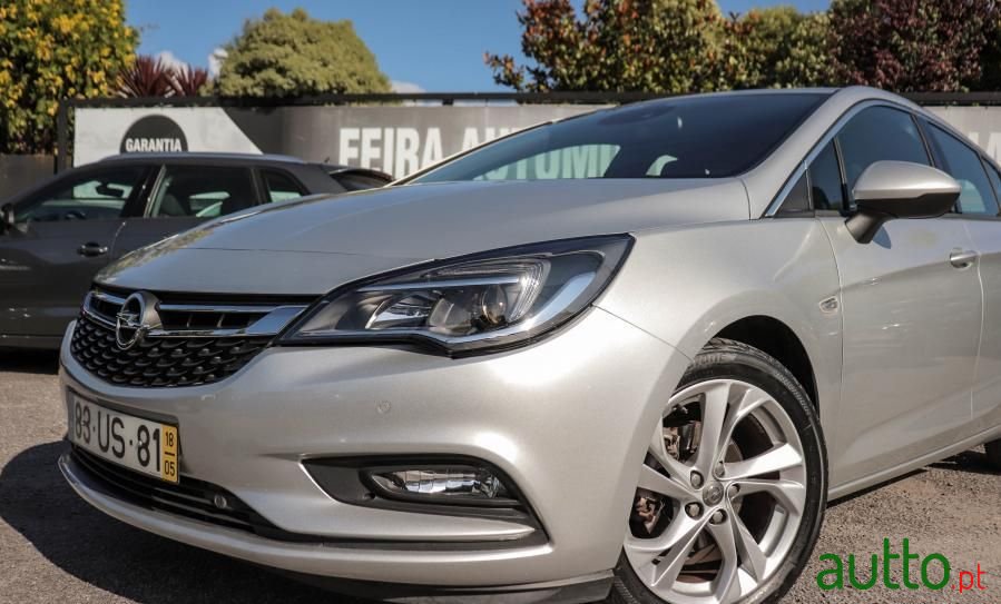 2018' Opel Astra photo #3