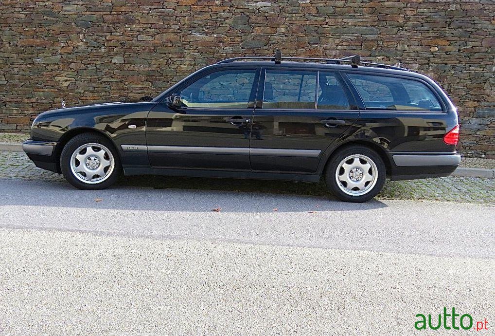 1998' Mercedes-Benz E 290 Td Elegance photo #1