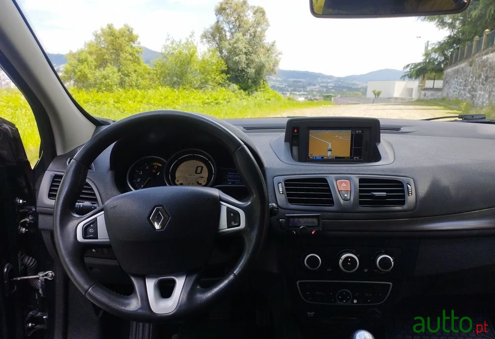 2011' Renault Mégane Sport Tourer photo #5
