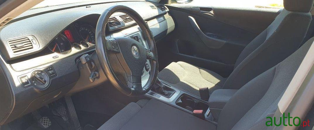 2006' Volkswagen Passat Variant photo #1