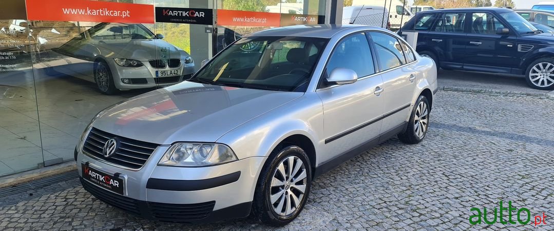 2004' Volkswagen Passat photo #3