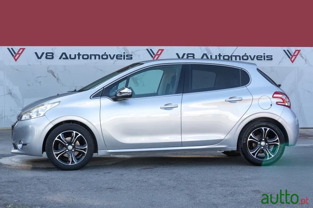 2015' Peugeot 208 photo #2