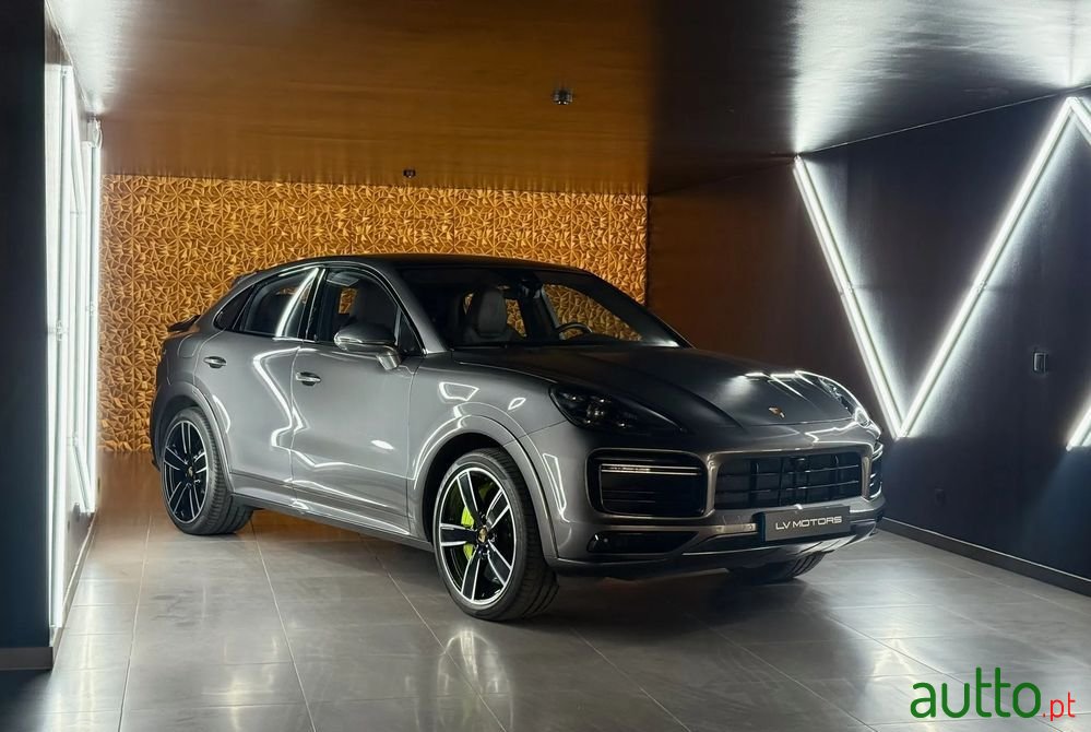 2020' Porsche Cayenne Turbo S E-Hybrid photo #1