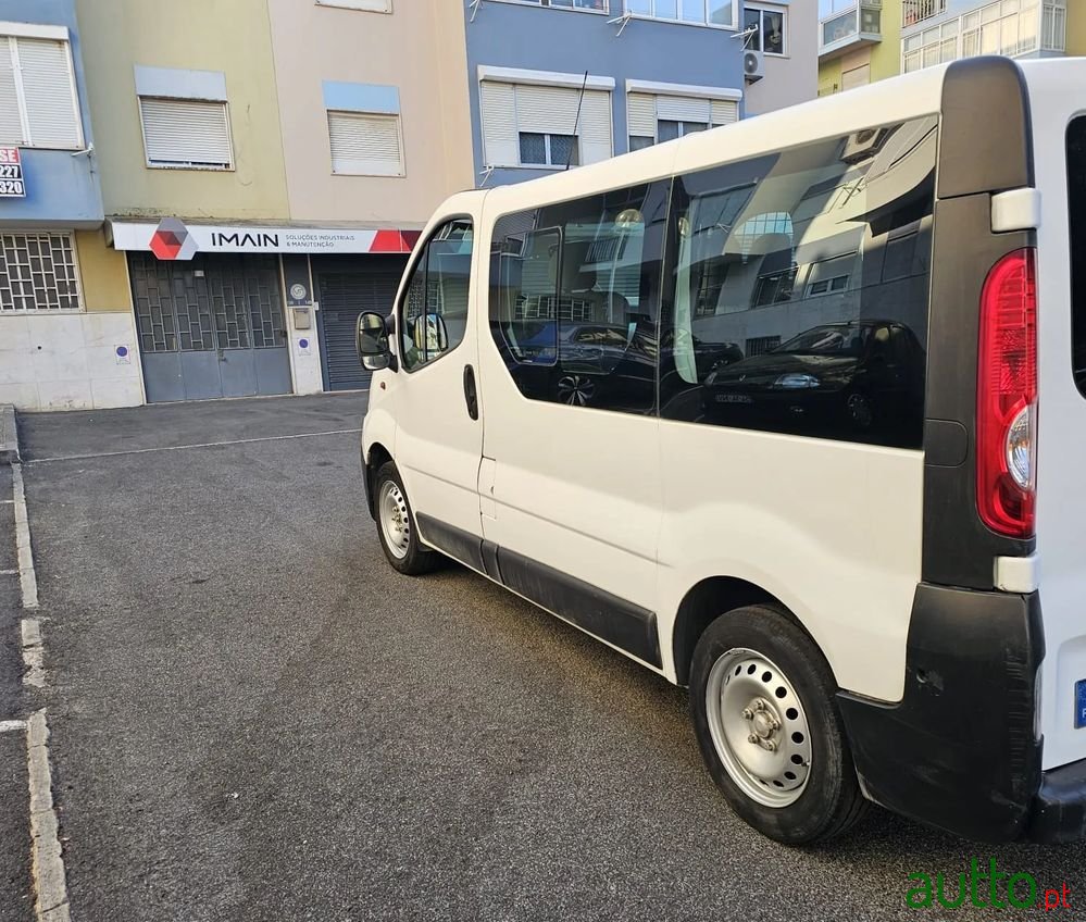 2009' Opel Vivaro photo #2